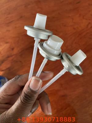 Sızdırmaz 4 delikli kar aerosol püskürtme valfi ve aktüatörü Dekoratif püskürtme için ağır görevli kış etkisi nozlu